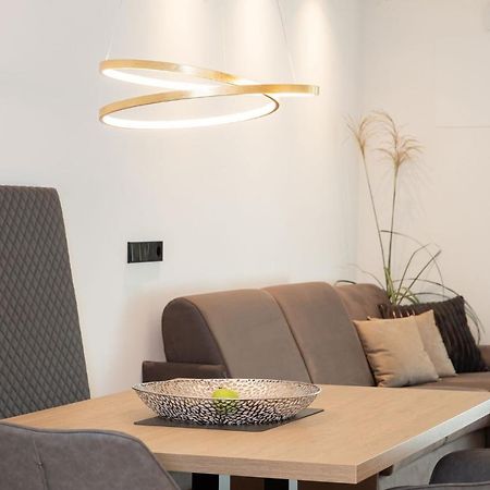Nice Living Neue- Moderne Apartments Im Herzen Von Brixen - Kostenlose Brixencard - Ideal Fuer Familien, Paare, Geschaeftsreisende Und Allen Urlaubs Hungrigen Екстер'єр фото
